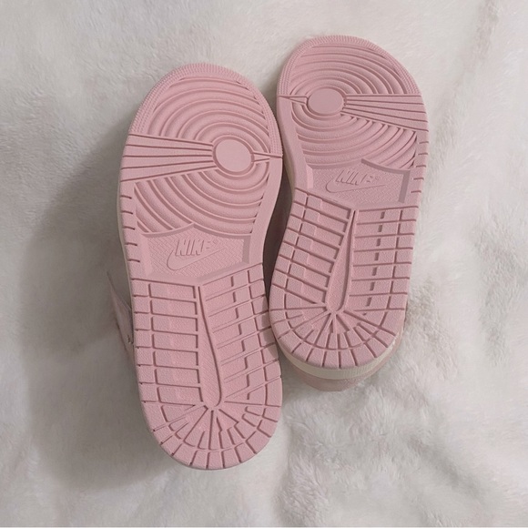 Air Jordan 1 High Retro 'Washed Pink' - Picture 4 of 6